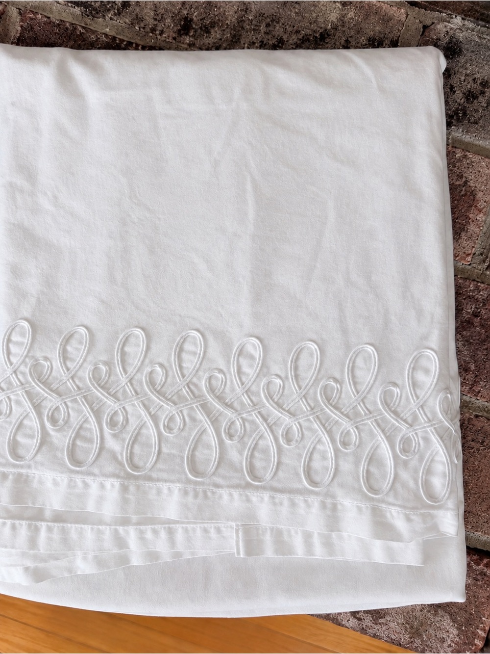 Rare Serena & Lily White Twin Bedskirt  Sateen Scroll Appliqué 2014 Discontinued - Picture 3 of 7